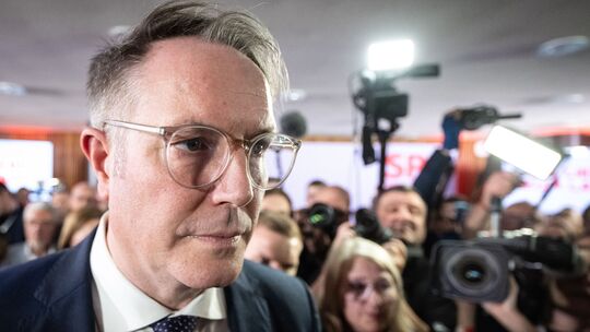 Alexander Schweitzer ließ sich als SPD-Spitzenkandidat und amtierender Ministerpräsident lange Zeit für seine ersten öffentliche