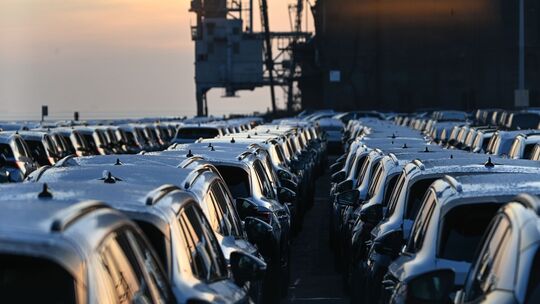 Autoexporte am Hafen Emden