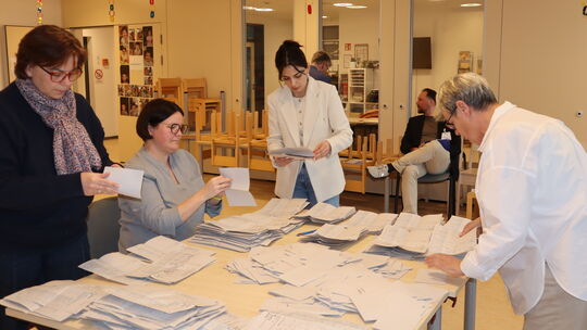 Die Stimmen sind ausgezählt, wie hier am Wahlabend im Stadteil Winzenheim - und das Wahlergebnis in Bad Kreuznach liegt genau im