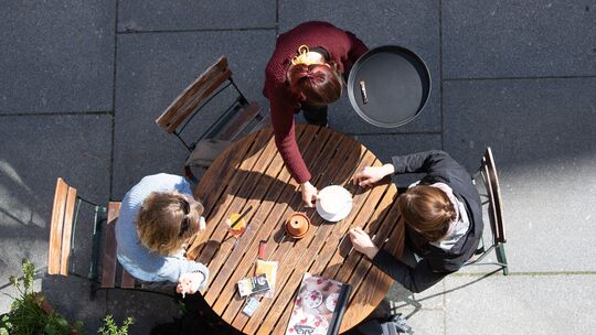 Der Dehoga Rheinland-Pfalz arbeitet zusammen mit einem Start-up aus Rheinhessen an einer Gastro-KI. Die Anwendung soll Gastronom