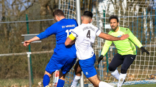 Nach dem 1:1 am Sonntag gegen den Tabellenvierten Bad Breisig/Sinzig (von rechts mit Torwart Rasouk Daoud und Kapitän Mateo Rogu
