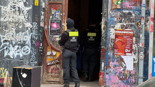 Razzia nach Anschlag auf Strommasten im September in Berlin Razzia nach Anschlag auf Strommasten im September in Berlin