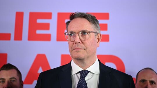 Noch-Ministerpräsident Alexander Schweitzer (SPD) hat die Landtagswahl mit seiner Partei verloren.