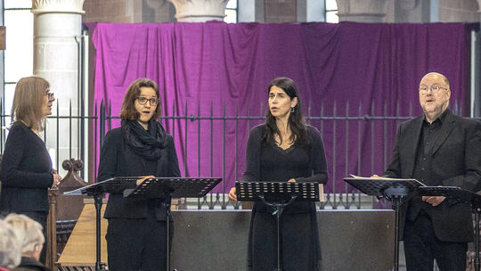 Das Vokalensemble „Opella Nova“ schenkt den Besuchern in der Abtei Marienstatt ein Konzert, an das sie sich noch lange erinnern