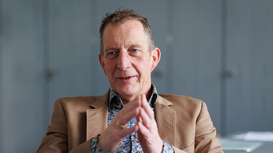 Maximilian Mumm, Bürgermeister der Verbandsgemeinde Maifeld, ist Sozialdemokrat mit Leib und Seele, hält aber auch mit Kritik an