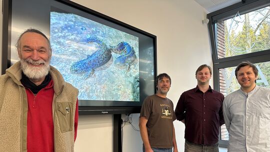 Tiefe Einblicke in die Welt der Amphibien ermöglichten beim jüngsten Wasserwissensforum (von links) Hubert Laufer, Stefan Lötter