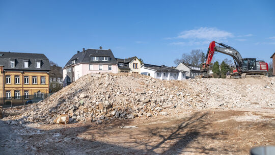 Zum Schluss war noch das Haus Ecke Bahnhofstraße/"Vor dem" Tor fällig. Der Gebäudekomplex ist abgerissen, es folgen noch zwei Hä