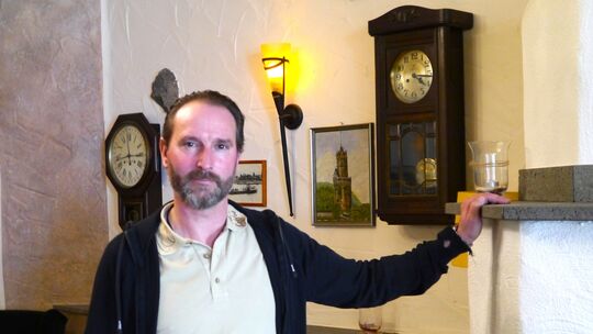 Dennis Grafen ist in dem Haus in der Andernacher Rheinstraße aufgewachsen, in dessen Erdgeschoss er jetzt sein Café "Mein Kaffee