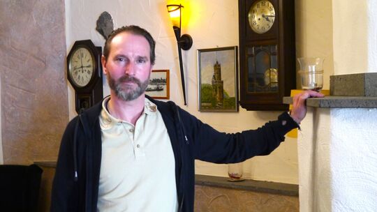 Dennis Grafen ist in dem Haus in der Andernacher Rheinstraße aufgewachsen, in dessen Erdgeschoss er jetzt sein Café "Mein Kaffee