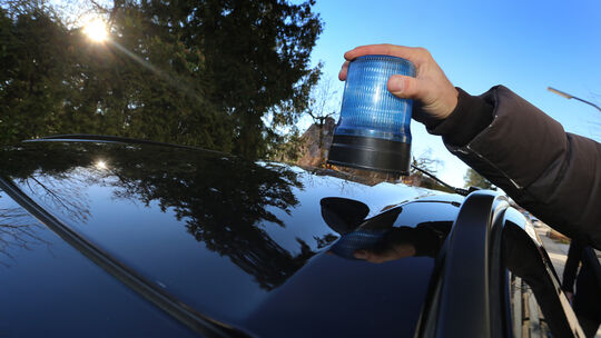 Auch im Kreis Cochem-Zell darf ein bestimmter Personenkreis mobile Blaulichtanlagen nutzen (hier ein Symbolfoto). Doch wie viele