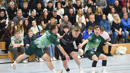 Beim ersten Vergeich in Meisenheim setzten sich die Gastgeber von der HSG Nahe-Glan (schwarze Trikots) durch. Am Freitagabend st Beim ersten Vergeich in Meisenheim setzten sich die Gastgeber von der HSG Nahe-Glan (schwarze Trikots) durch. Am Freitagabend st