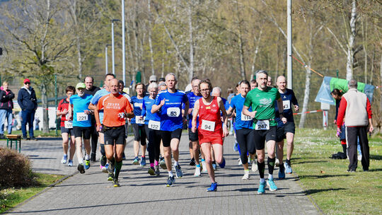Start über 7200 Meter: Beim vom TVBE einmal mehr bestens organisierten Lauf um die Insel Silberau testeten Ausdauersportler den