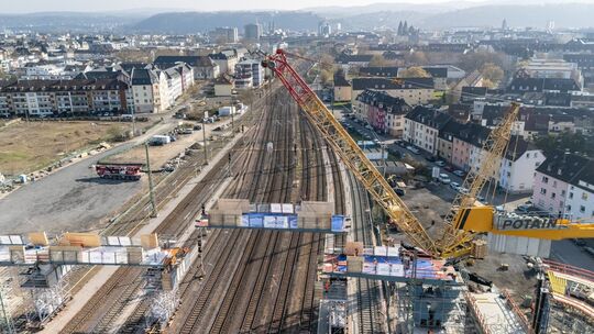 Die Stahlbauteile konnten am Wochenende erfolgreich eingehoben werden.