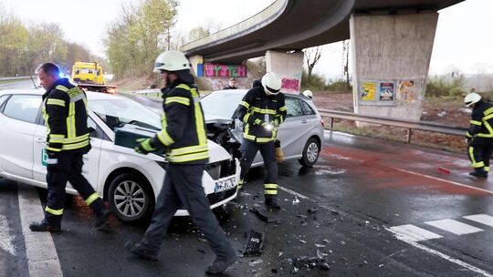 An der Anschlussstelle Neuwied-Feldkirchen der B42 hat sich am Mittwochnachmittag ein Unfall ereignet.