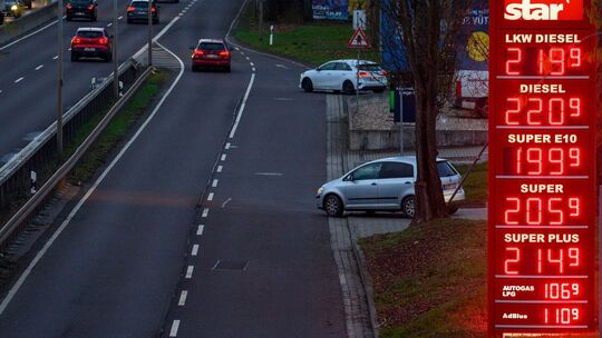 Bundestag stimmt über Spritpreis-Paket ab Bundestag stimmt über Spritpreis-Paket ab