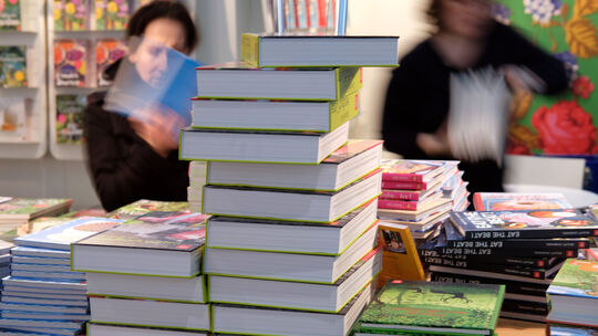 Bücher stehen nach wie vor bei vielen hoch im Kurs, so ist es auf Buchmessen immer wieder zu sehen. Im Handel erhältlich ist nun