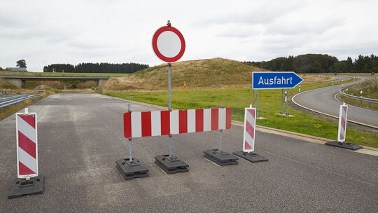 Noch endet die A1 bei Kelberg im Nirgendwo. Aber schon bald sollen die Bagger anrücken, um die Lücke zu schließen. Das dürfte si Noch endet die A1 bei Kelberg im Nirgendwo. Aber schon bald sollen die Bagger anrücken, um die Lücke zu schließen. Das dürfte si