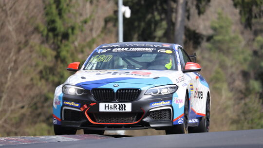 Jannik Reinhard sorgte als Routinier dafür, das seine Teamkollegen Evald Holstad und Jamie Green die notwendigen Runden für ihre