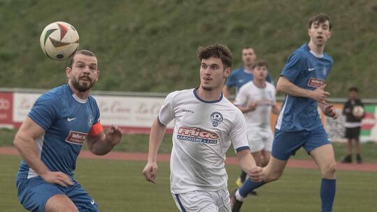 Positionswechsel: Deniz Darcan (links) ist auf eigenen Wunsch nicht mehr spielender Co-Trainer der Eintracht, sondern nur noch S Positionswechsel: Deniz Darcan (links) ist auf eigenen Wunsch nicht mehr spielender Co-Trainer der Eintracht, sondern nur noch S