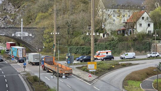 Der Anbindungsast der Naheüberbauung am Ortsausgang Rictung Birkenfeld wird nach Ostern wegen Sanierung halbseitig gesperrt. Ein