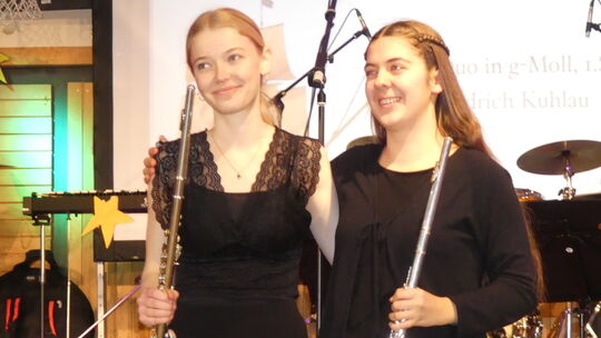 Finja und Magda, die seit Jahren in unterschiedlichen Besetzungen bei "Jugend musiziert" auftreten, präsentierten beim Stufenkon