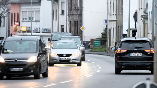 Die Anwohner von Leutesdorf warten weiter auf die Umsetzung einer Tempo-30-Zone auf dem innerörtlichen Abschnitt der B42.