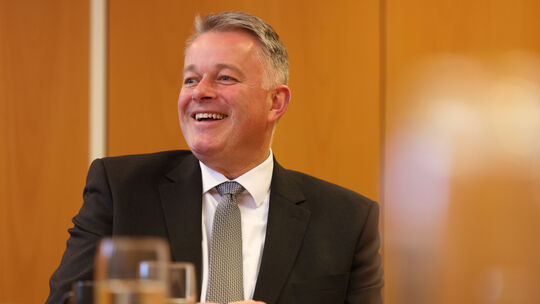 Gut gelaunt zeigte sich Gordon Schnieder nach dem Wahlsieg bei der rheinland-pfälzischen Landtagswahl am 22. März: Unsere Zeitun