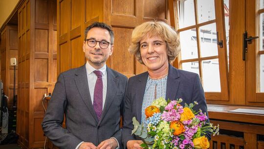 Dagmar Kranz ist neue Koblenzer Bürgermeisterin. Auch Oberbürgermeister David Langner gratulierte.