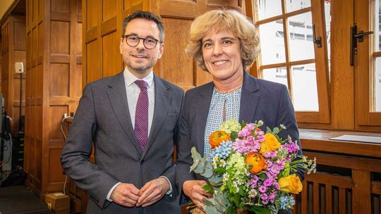 Dagmar Kranz ist neue Koblenzer Bürgermeisterin. Auch Oberbürgermeister David Langner gratulierte.