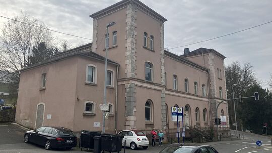 Wer auf der B274 durch Katzenelnbogen fährt, kommt zwangsläufig am alten Amtsgericht vorbei, das aktuell leersteht.