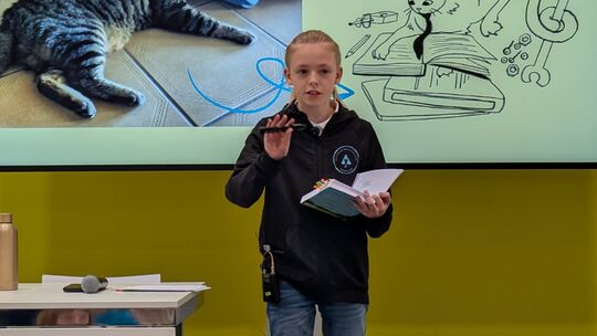 Der zwölfjährige Alexander Johann aus Ulmen hat ein Kinderbuch geschrieben und auf der Leipziger Buchmesse vorgestellt.