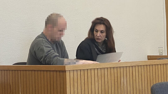 Der Angeklagte mit seiner Verteidigerin Stefanie Angermann (Bad Kreuznach).