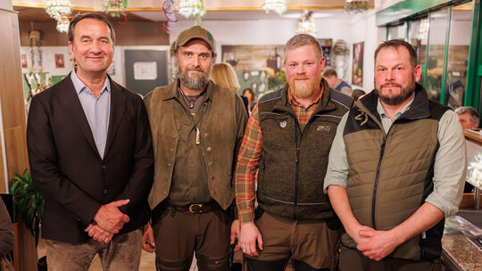 Nach vier Jahren im Amt übergab (von links) Thomas Regge die Leitung des Hegerings Katzenelnbogen an seinen Nachfolger Alexander