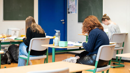 Unangekündigte Tests in der Schule hat der rheinland-pfälzische Bildungsminister Sven Teuber (SPD) schon vor Monaten abgeschafft