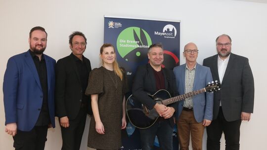 Die Vorfreude stand Oberbürgermeister Dirk Meid (2. von rechts), Intendant Alexander May, Verwaltungsleiter Kevin Stoye (links a Die Vorfreude stand Oberbürgermeister Dirk Meid (2. von rechts), Intendant Alexander May, Verwaltungsleiter Kevin Stoye (links a