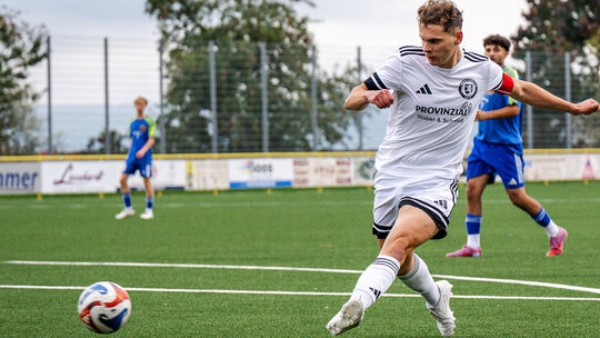 Nico Poczkaj traf zum 2:2-Endstand für den TuS Rheinböllen im vorgezogenen Spiel der A Staffel 6 bei der SG Dickenschied/Gemünde