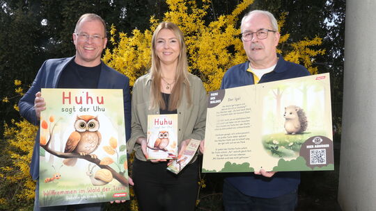 Verbandsgemeindebürgermeister Jörg Lempertz, Julia Lichter und Frank Neideck freuen sich auf die offizielle Eröffnung. Der Kinde Verbandsgemeindebürgermeister Jörg Lempertz, Julia Lichter und Frank Neideck freuen sich auf die offizielle Eröffnung. Der Kinde