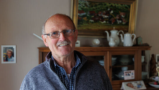 Im Wohnzimmer von Hans Bernd Müller erinnert ein Gemälde an die Gemeinde Zaubach. Im Wohnzimmer von Hans Bernd Müller erinnert ein Gemälde an die Gemeinde Zaubach.