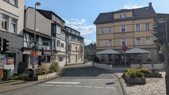 In der Straße Klosterhof hat ein 26-Jähriger vor einer Woche die Polizei auf den Plan gerufen. Erste Zeugen wurden vernommen.