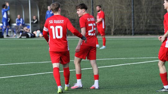 Moritz Brendler (Nummer 10) und Lennox Simon wollen mit der SG Augst ihren guten Lauf fortsetzen.