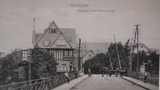 Die "Glück-Auf-Schranke" auf einem Foto aus dem Jahre 1913.