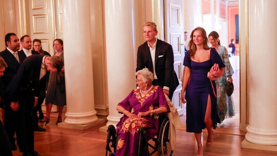 Prinzessin Astrid (vorne)