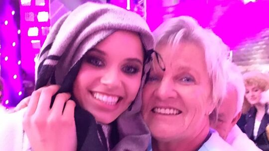Endlich vereint, und keiner wirkt enttäuscht: Taynara und Oma Gisela Wolf beim Finale von GNTM vor zehn Jahren.