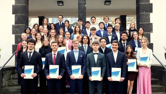 "Thank you for the Music", sangen die Abiturienten am Gymnasium an der Stadtmauer am Ende ihrer Zeugnisausgabe und beendeten dam