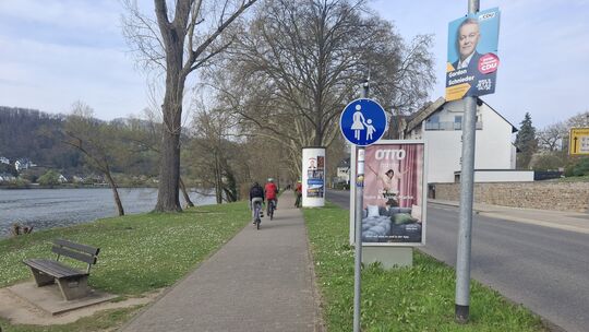 Ab hier, auf Höhe der Gülser Brücke, soll der Geh- und Radweg ausgebaut werden.