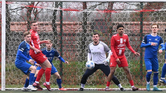 Wenn der Ball in die Nähe des von Philip Gelhard (3. von rechts) gehüteten Kastens kam, wurde es gefährlich für die SF Höhr-Gren