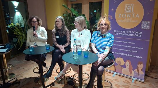 Bei der Diskussion auf dem Podium, von links Christiane Walther-Oeckel (Stadtmarketing), Chantal Oberst (Leerstandsmanagement),