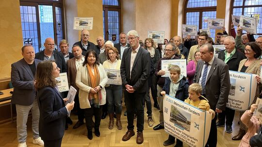 Zahlreiche Eltern, Schüler und Vertreter aus der Politik kamen am Freitag ins Kreishaus, um sich für eine zweite IGS im Kreis Ah