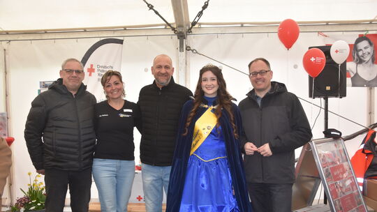 Sie eröffnen die Geha (v. links): Axel Hahn (Gewerbeverein), Rita Rehbein von der VG-Verwaltung, Dominik Löhnhardt (Gewerbeverei