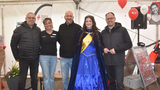 Sie eröffnen die Geha (v. links): Axel Hahn (Gewerbeverein), Rita Rehbein von der VG-Verwaltung, Dominik Löhnhardt (Gewerbeverei